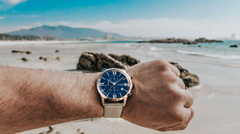 Reloj azul para hombre, la tendencia del momento.